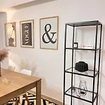 Spacious 2br With Balcony Near Metro *