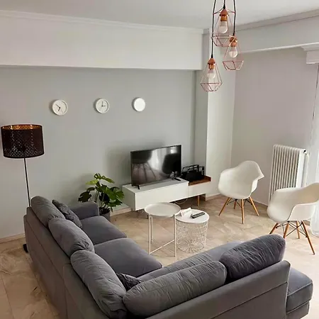 Spacious 2br With Balcony Near Metro * 테살로니키