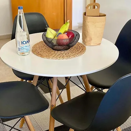 Spacious 2br With Balcony Near Metro Apartamento Tesalónica