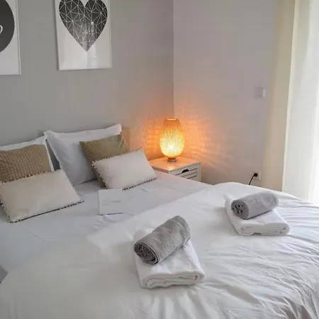 Spacious 2br With Balcony Near Metro Apartamento Tesalónica