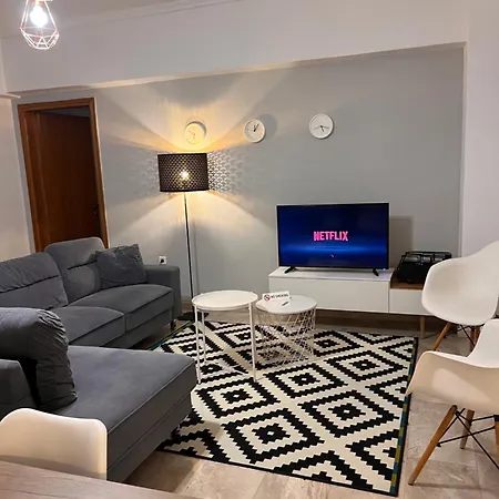 Spacious 2br With Balcony Near Metro * Tesalónica