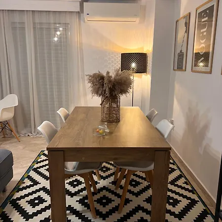 Apartamento Spacious 2br With Balcony Near Metro Tesalónica