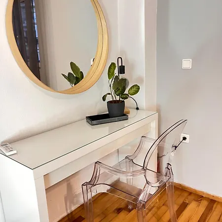Spacious 2br With Balcony Near Metro * Tesalónica