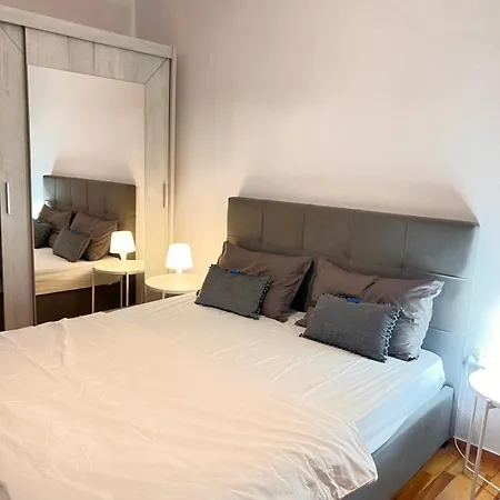 Spacious 2br With Balcony Near Metro * Tesalónica
