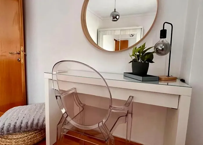 Spacious 2br With Balcony Near Metro