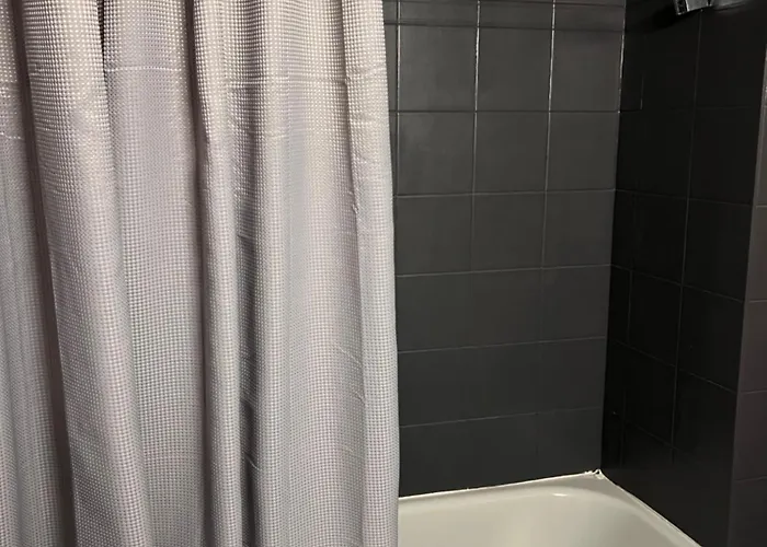 Apartament Spacious 2br With Balcony Near Metro