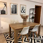 Spacious 2br With Balcony Near Metro 塞萨洛尼基