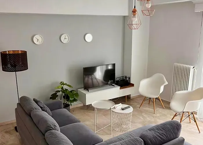 Spacious 2br With Balcony Near Metro * Thessaloniki