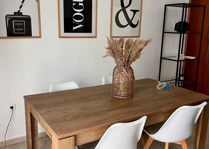 Apartment Spacious 2br With Balcony Near Metro *