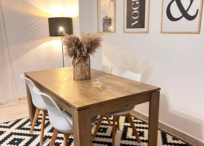 Apartment Spacious 2br With Balcony Near Metro *
