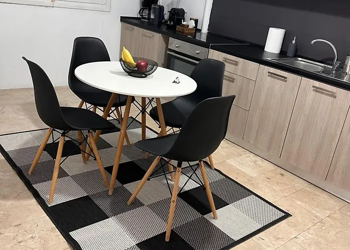 Apartment Spacious 2br With Balcony Near Metro *