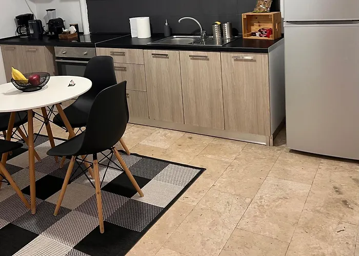 Spacious 2br With Balcony Near Metro Thessaloniki